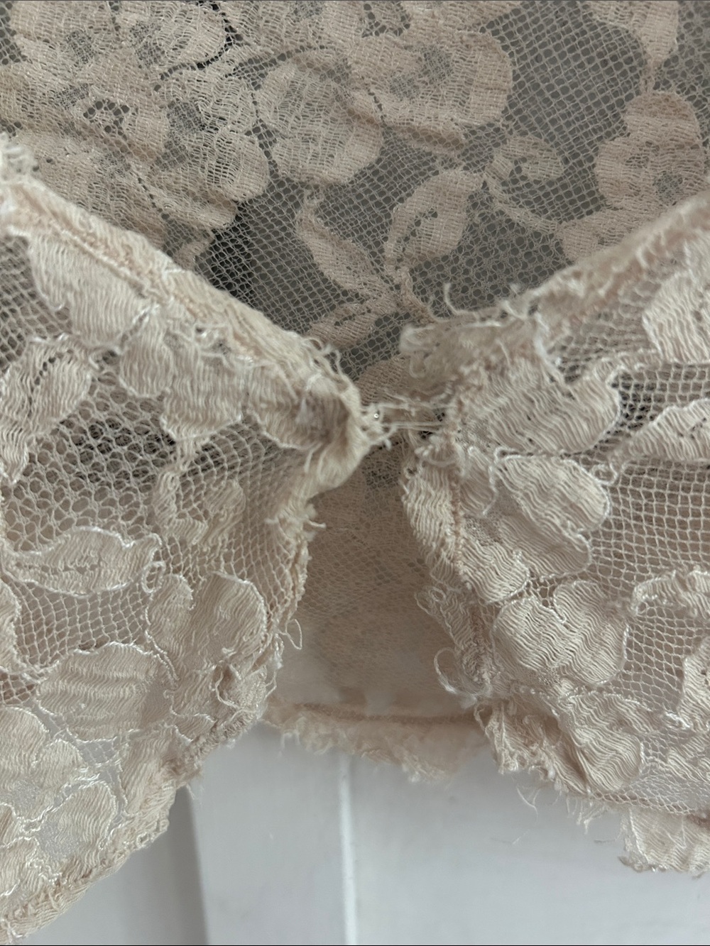 Vintage Lace Cropped Cap Sleeve shrug in Nude - Elegant Floral Design - Picture 2 of 5